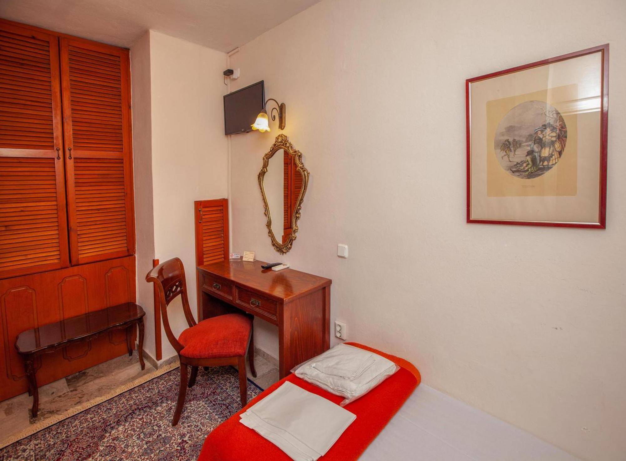 Byron Traditional Hotel Nafplio Quarto foto