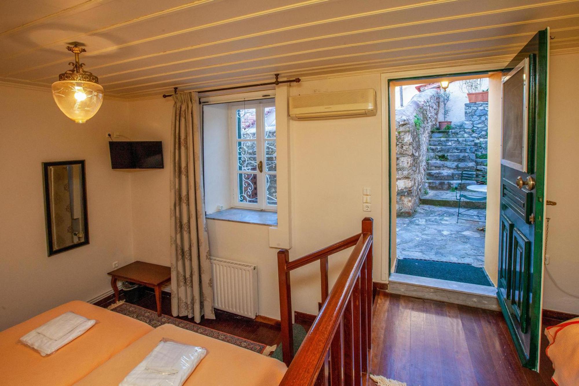 Byron Traditional Hotel Nafplio Quarto foto